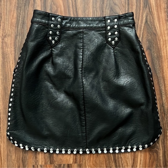 MINKPINK Nikita studded faux leather black skirt large - Picture 5 of 8